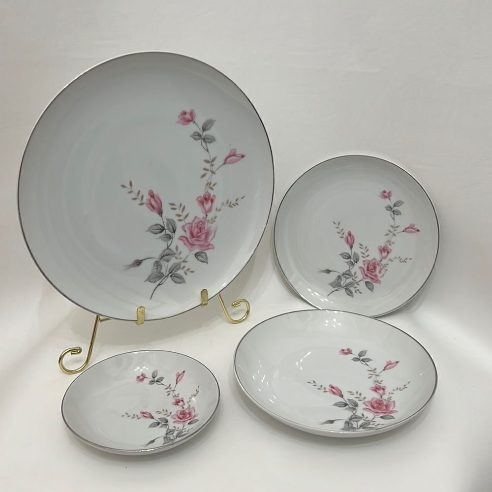 Castlecourt Rose Glow Japan Fine China 4 Piece Place Setting Pink Silver Rimmed
